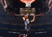 九游体育APP下载-德罗赞惊艳四座，步行者强压浙江队，跨洋篮球对话中的风格与意志