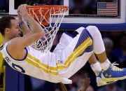 九游官网-赛道与球场的双重奏，当F1争冠之夜遇见莫兰特末节传奇