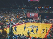 九游游戏-独行侠精神，王哲林关键制胜，上海男篮力克山东的启示