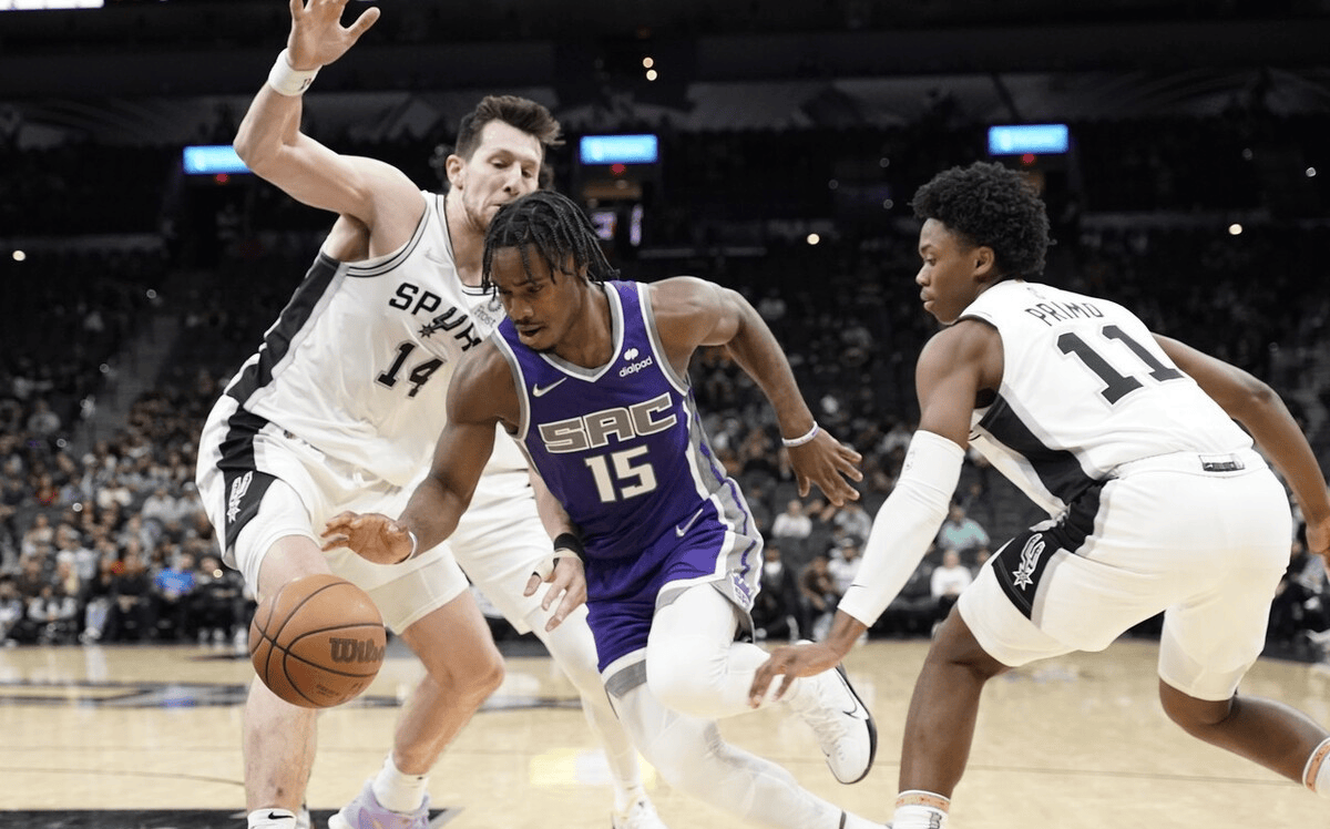 包含爵士逆转马刺，萨博尼斯关键制胜的词条