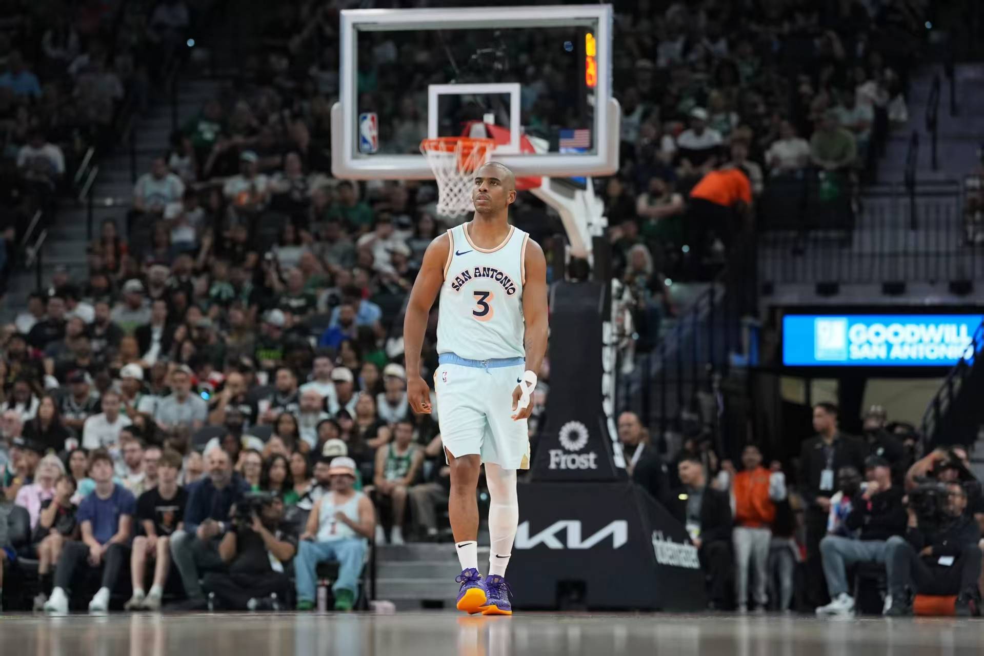 爵士明星球员出征全明星赛，展现技术优势的简单介绍