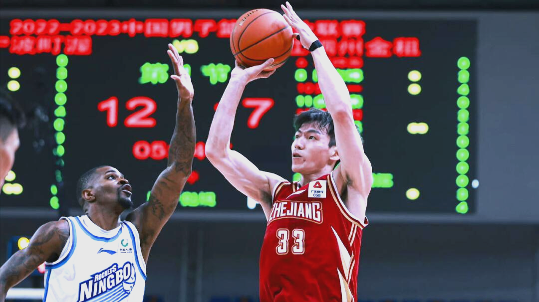 浙江男篮在比赛中展现出强大实力
