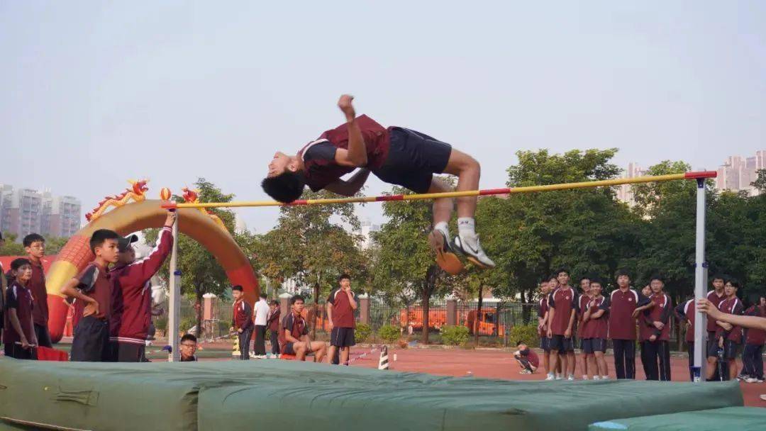 运动员们奋发向前,挑战先锋 运动员们奋发向前,挑战先锋