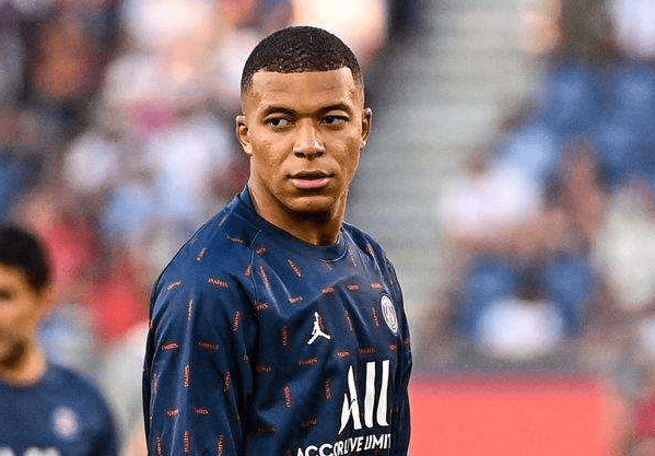 夸雷斯马弧线球绝杀,皇马豪取三分 夸雷斯马弧线球绝杀,皇马豪取三分