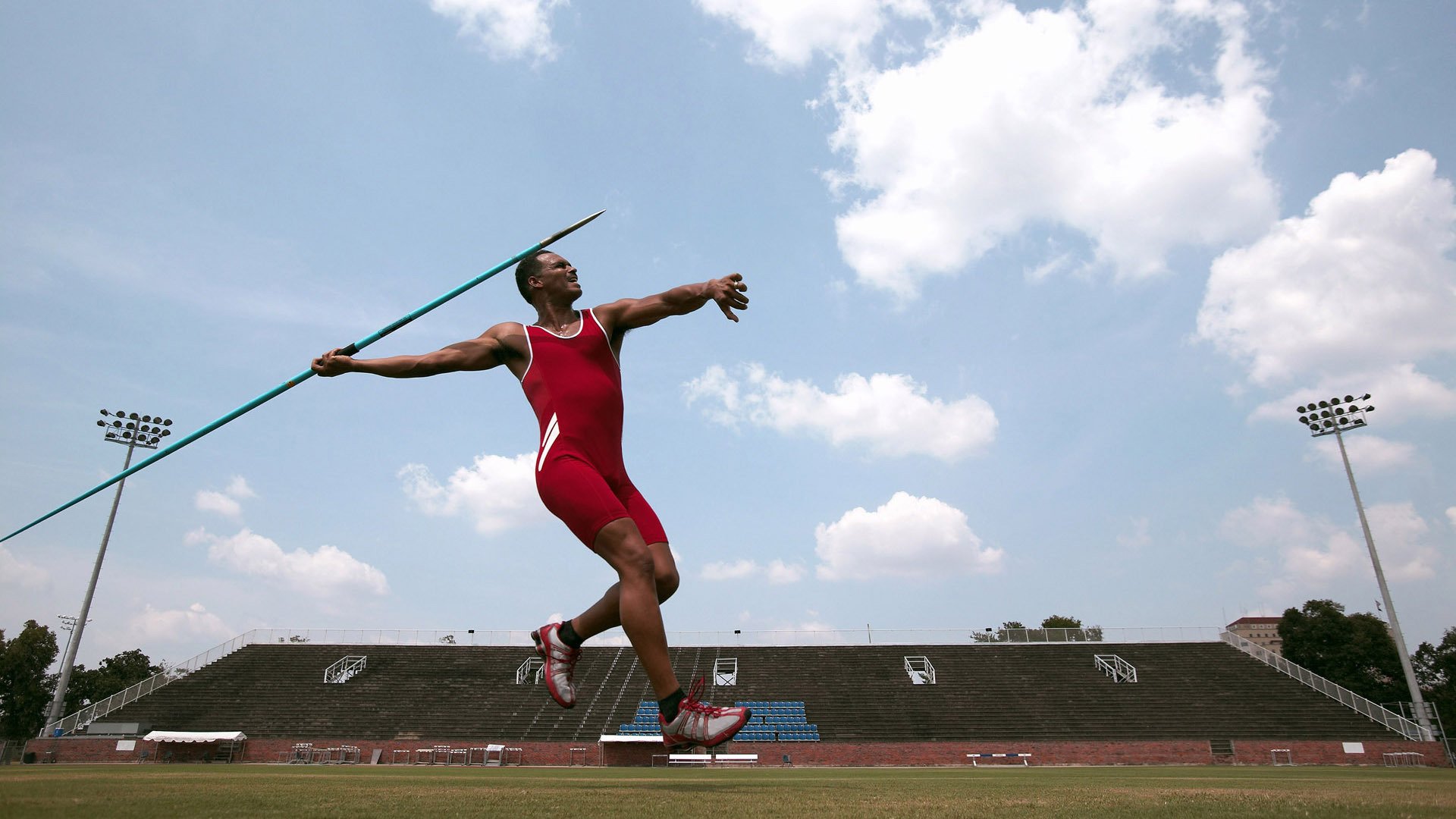 当伊布降临NBA总决赛之夜,一个足球传奇如何彻底打爆篮球防线