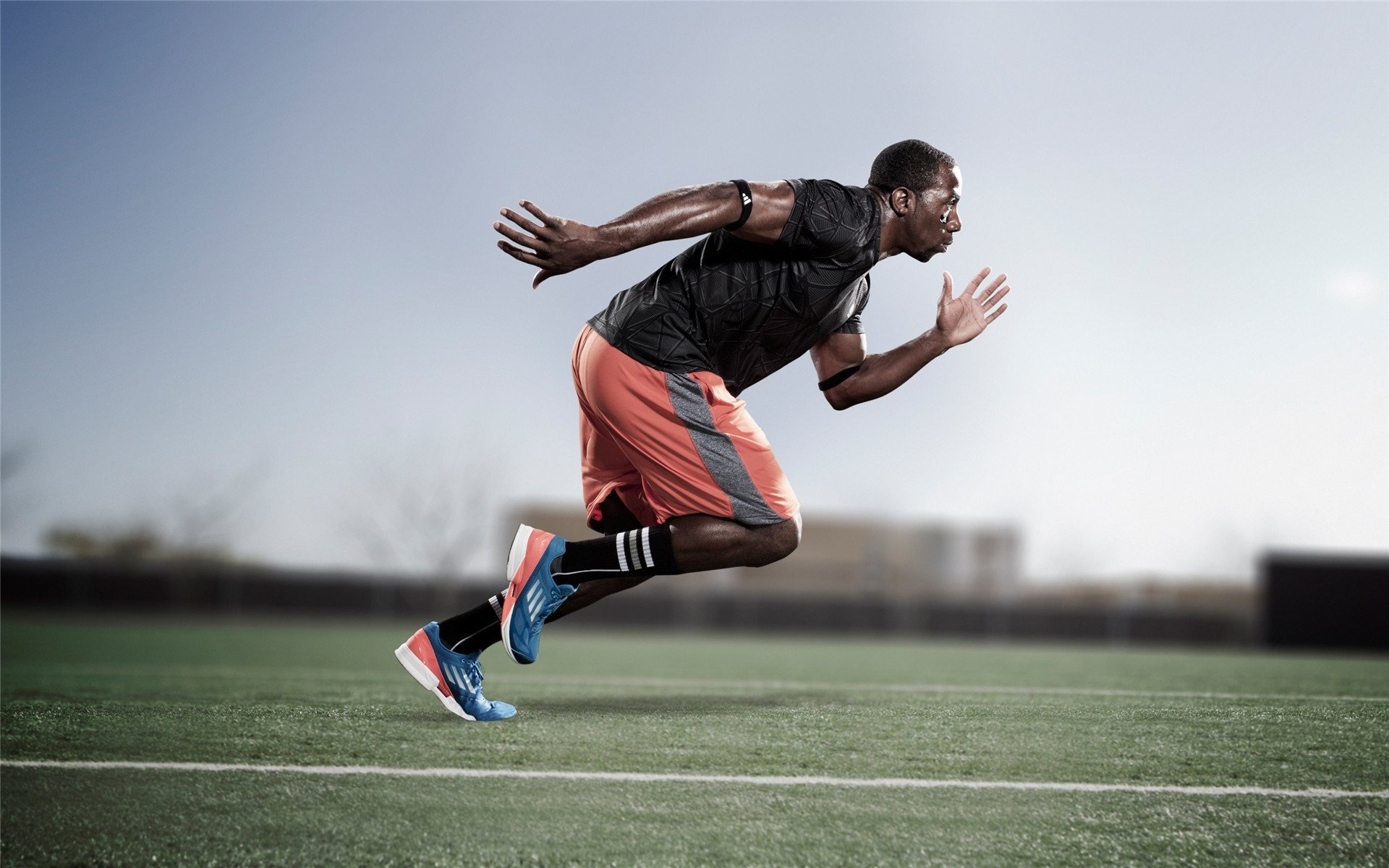 雄鹿攻破黄蜂，布克在年度焦点之战接管比赛