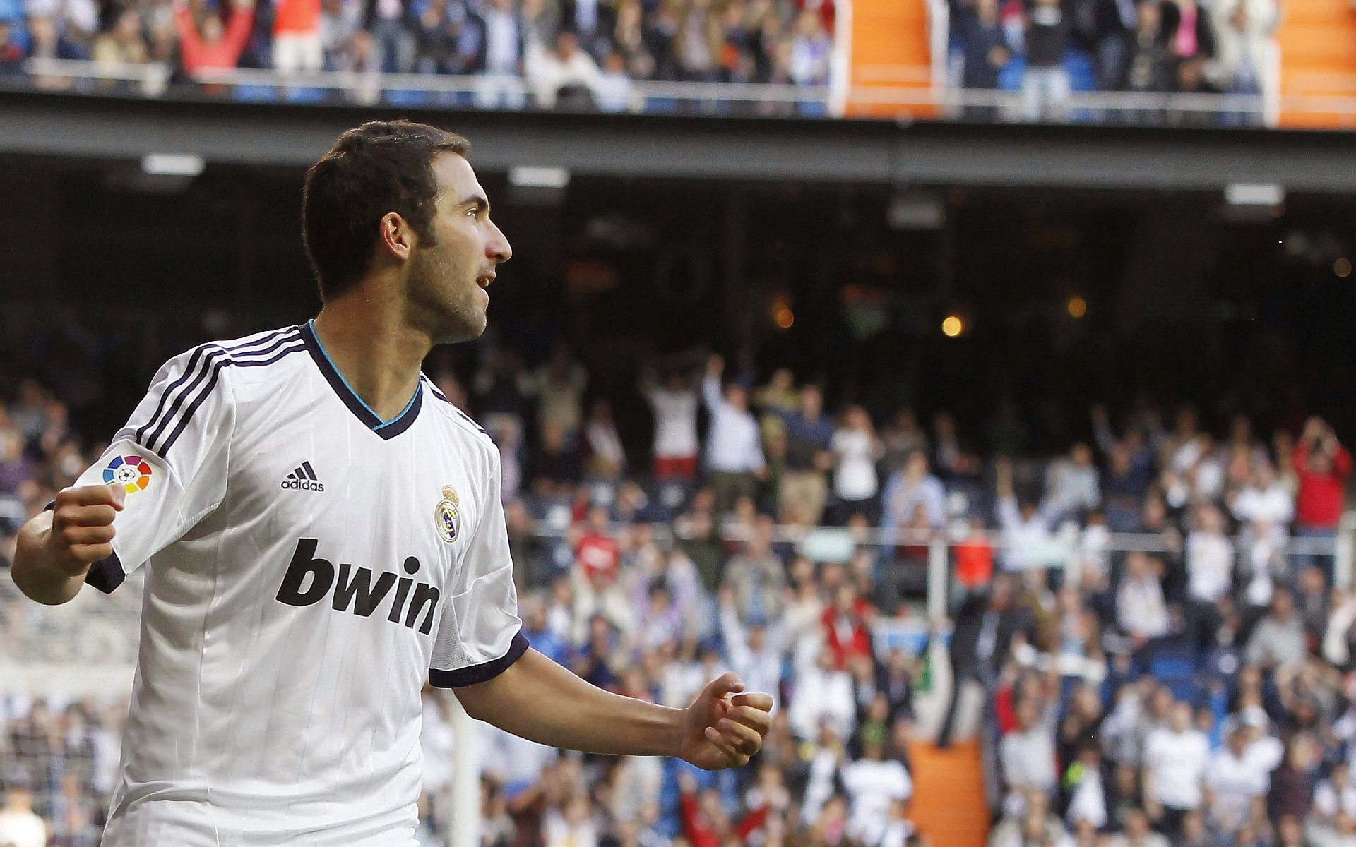 年度焦点之战之夜,奥纳纳末节接管比赛